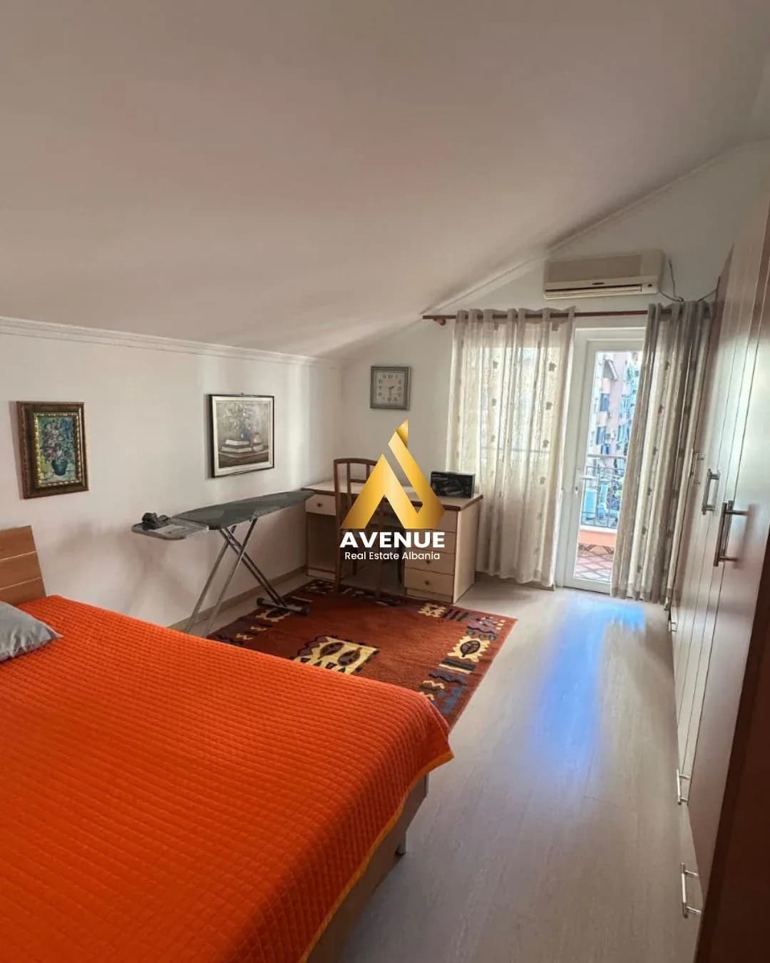 APARTAMENT ME QERA 3+1 + POST PARKIMI – KRISTAL CENTER