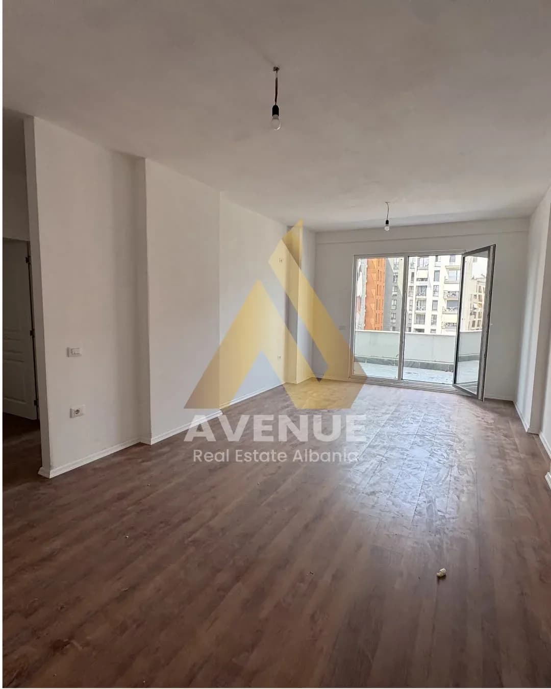 Shitet Apartament 2+1 me Verandë,Oxhaku, Tiranë 2