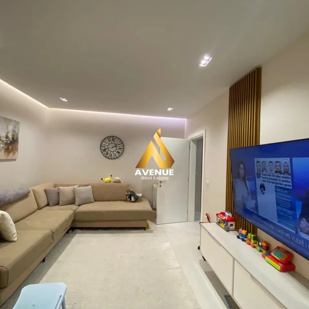 Shitet apartament 3+1 i ndarë në 2 apartamente 1+1 – Vasil Shanto