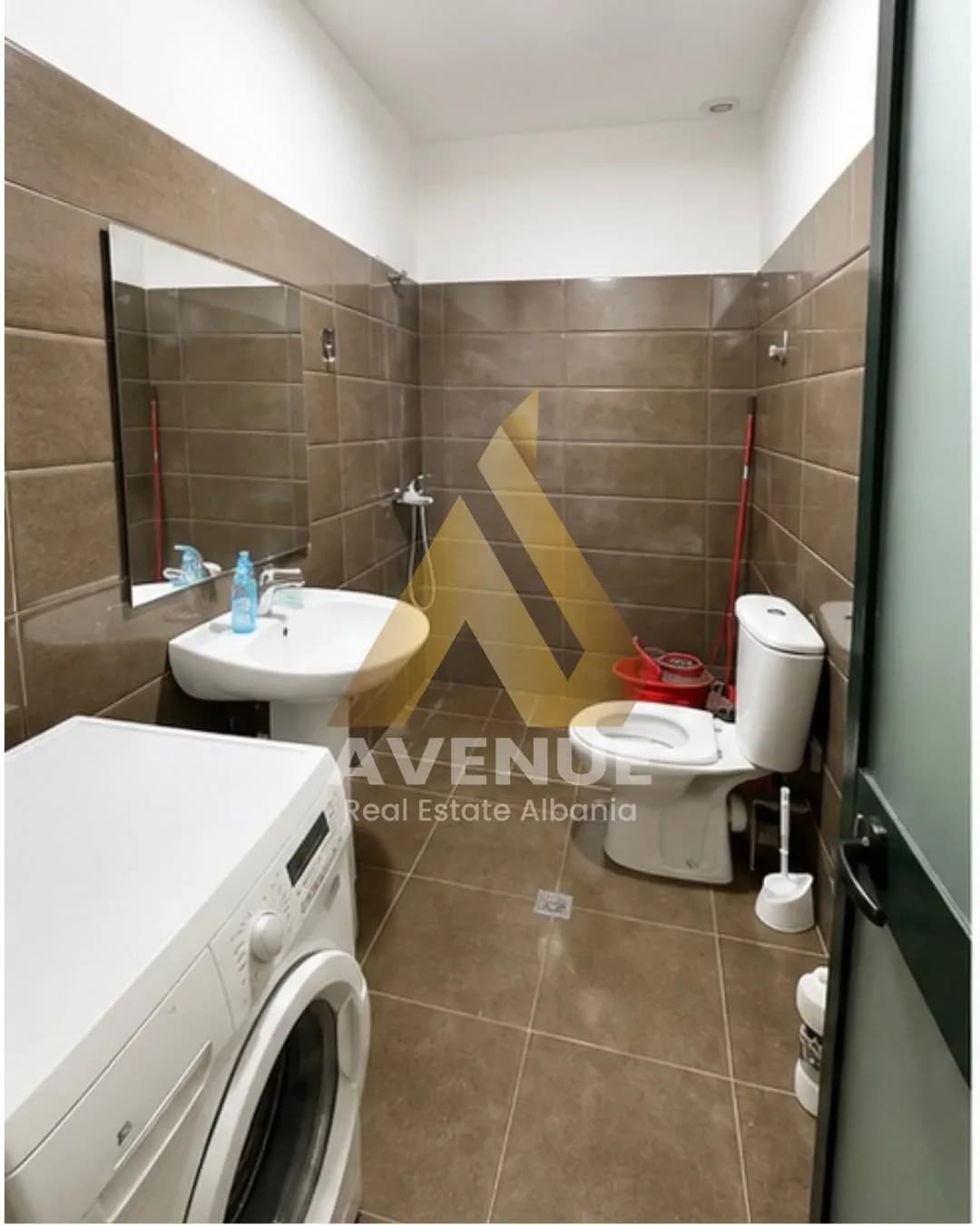 APARTAMENT 2+1 ME QERA RRUGA BILL KLINTON, PRANE ELEONORES, TIRANË