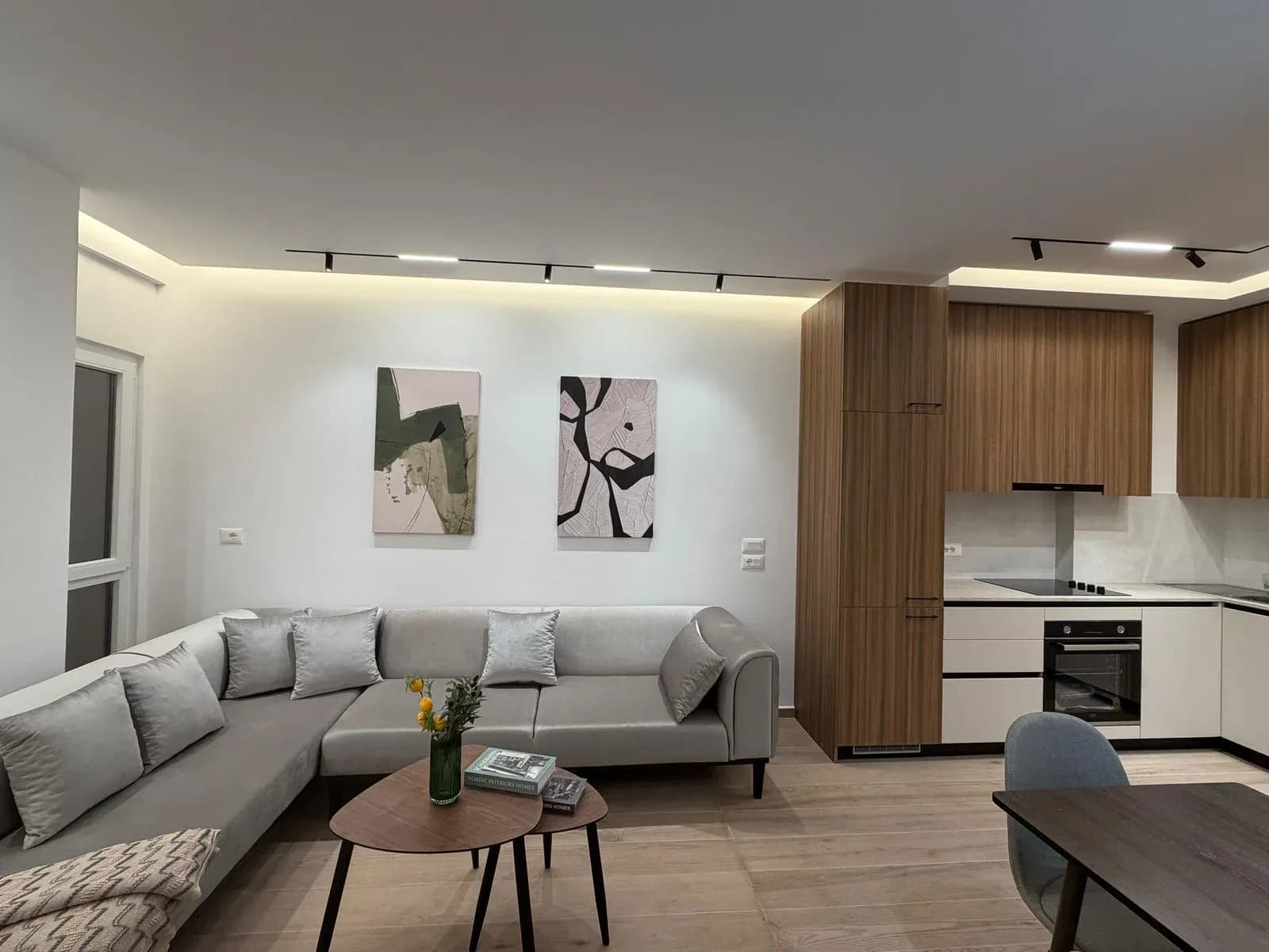 APARTAMENT ME QERA 1+1 – ZOGU ZI ,TIRANE