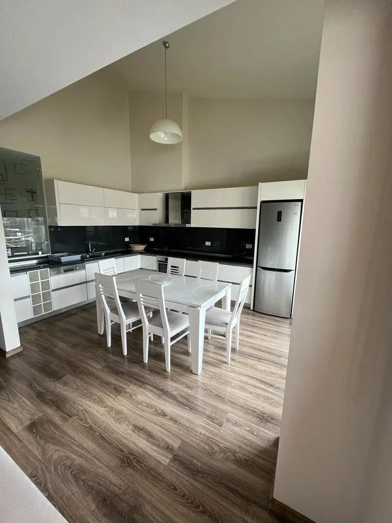 APARTAMENT ME QIRA LONG HILL, TIRANË