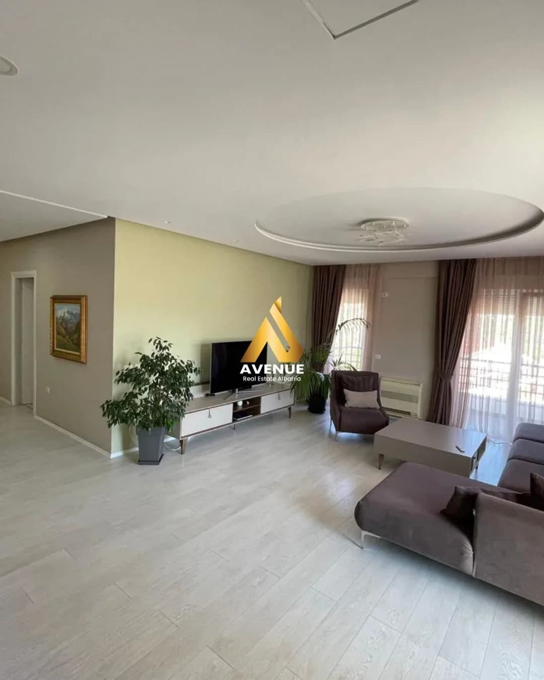 JEPET ME QERA APARTAMENT LUKSOZ 3+1+2 – LIQENI I THATË, TIRANË