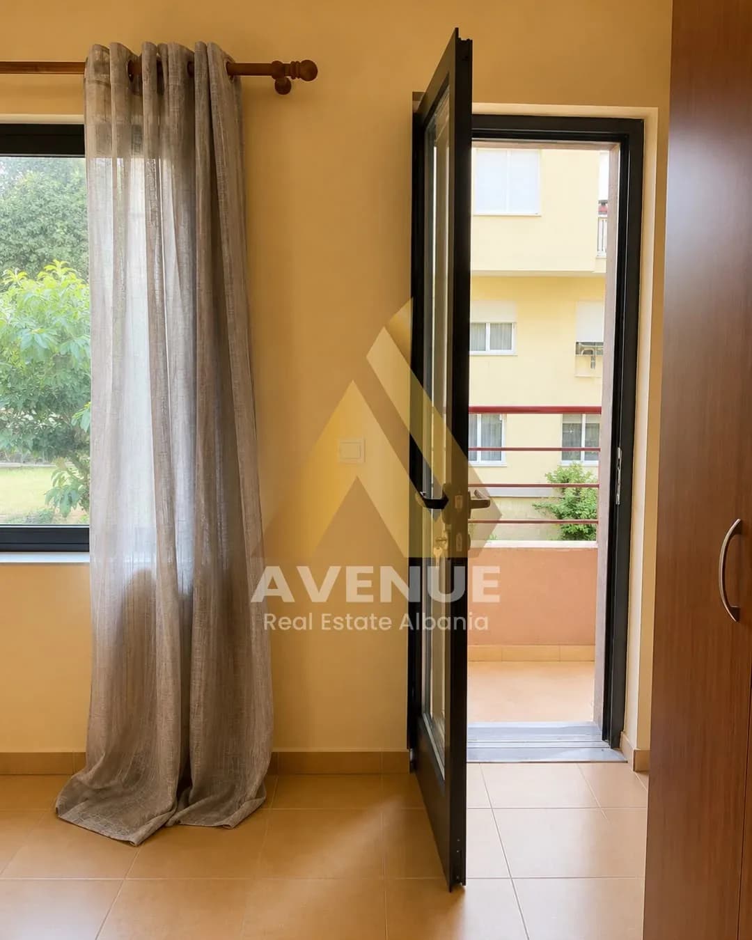APARTAMENT 2+1 ME QERA RRUGA BILL KLINTON, PRANE ELEONORES, TIRANË 4