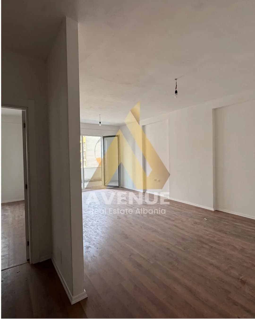 Shitet Apartament 2+1 me Verandë Rezidenca Mirabella, Oxhaku, Tiranë 3