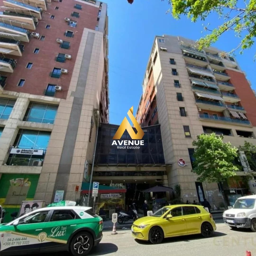 SHITET POST PARKIMI NË QENDËR – TEK GALERIA