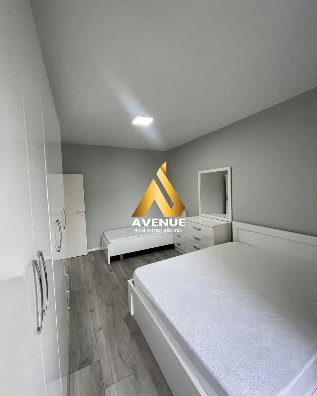 SHITET APARTAMENTI 2+1 21 DHJETORI TIRANË
