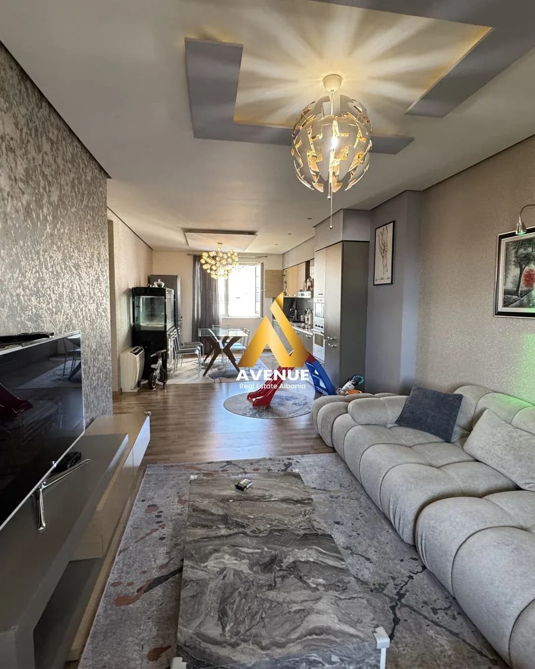 Shitet Apartament Luksoz 2+1+2 Banja+2 Ballkone Kodra e Diellit 1, Tiranë