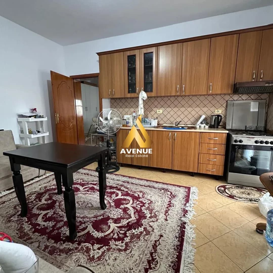 APARTAMENT ME QERA – BULEVARDI RI 2