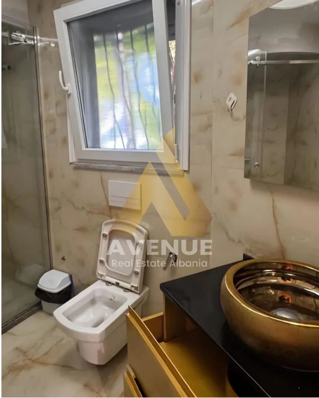 JEPET ME QERA APARTAMENT 2+1+ VERANDË, LIQENI I THATE , TIRANË