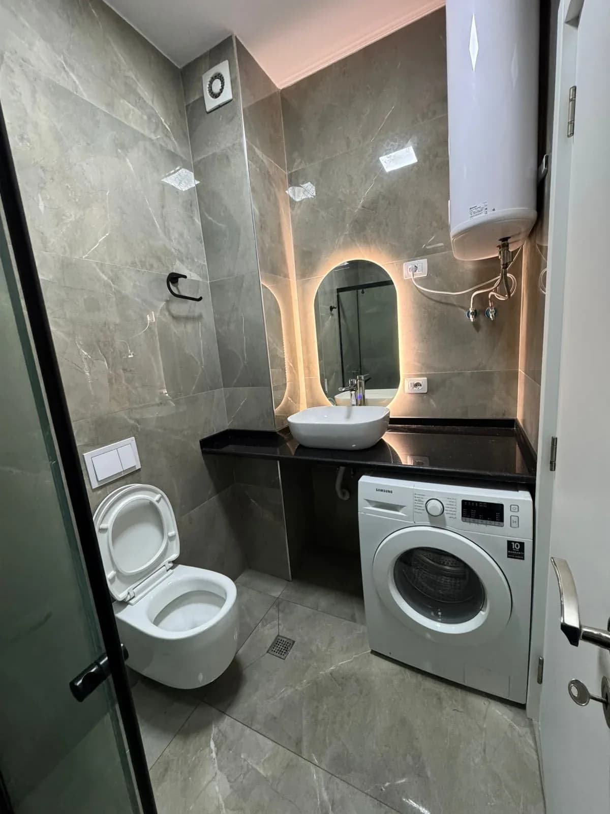 APARTAMENT ME QIRA TIRANA ENTRY 1 2