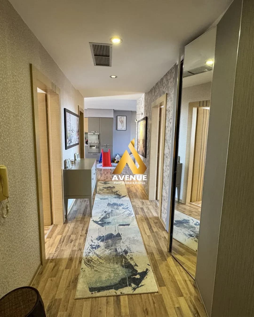 Shitet Apartament Luksoz 2+1+2 Banja+2 Ballkone Kodra e Diellit 1, Tiranë