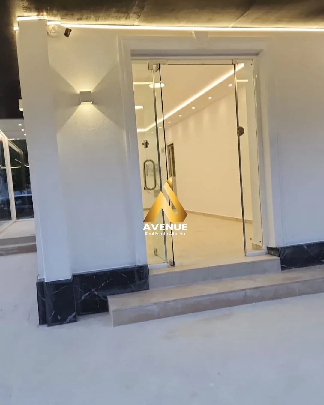 JEPET ME QIRA AMBIENT – 21 DHJETORI, PRANË MARKET JOENA, TIRANË