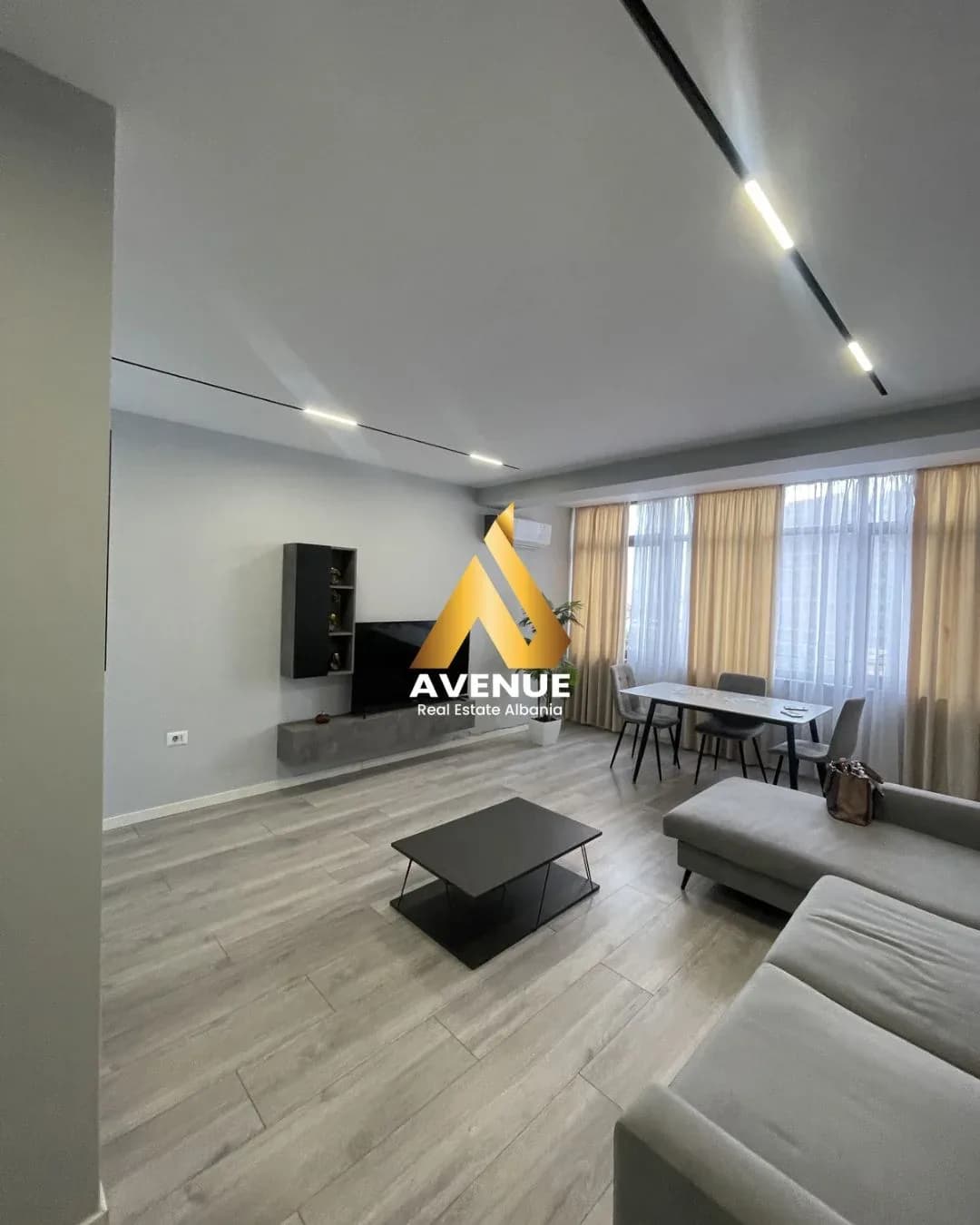 APARTAMENT ME QERA 2+1 21 DHJETORI