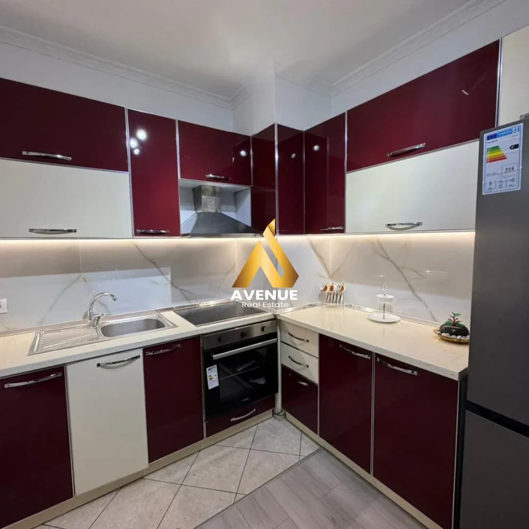 Shitet Apartament 1+1 – Pranë Pallateve Cabej 4