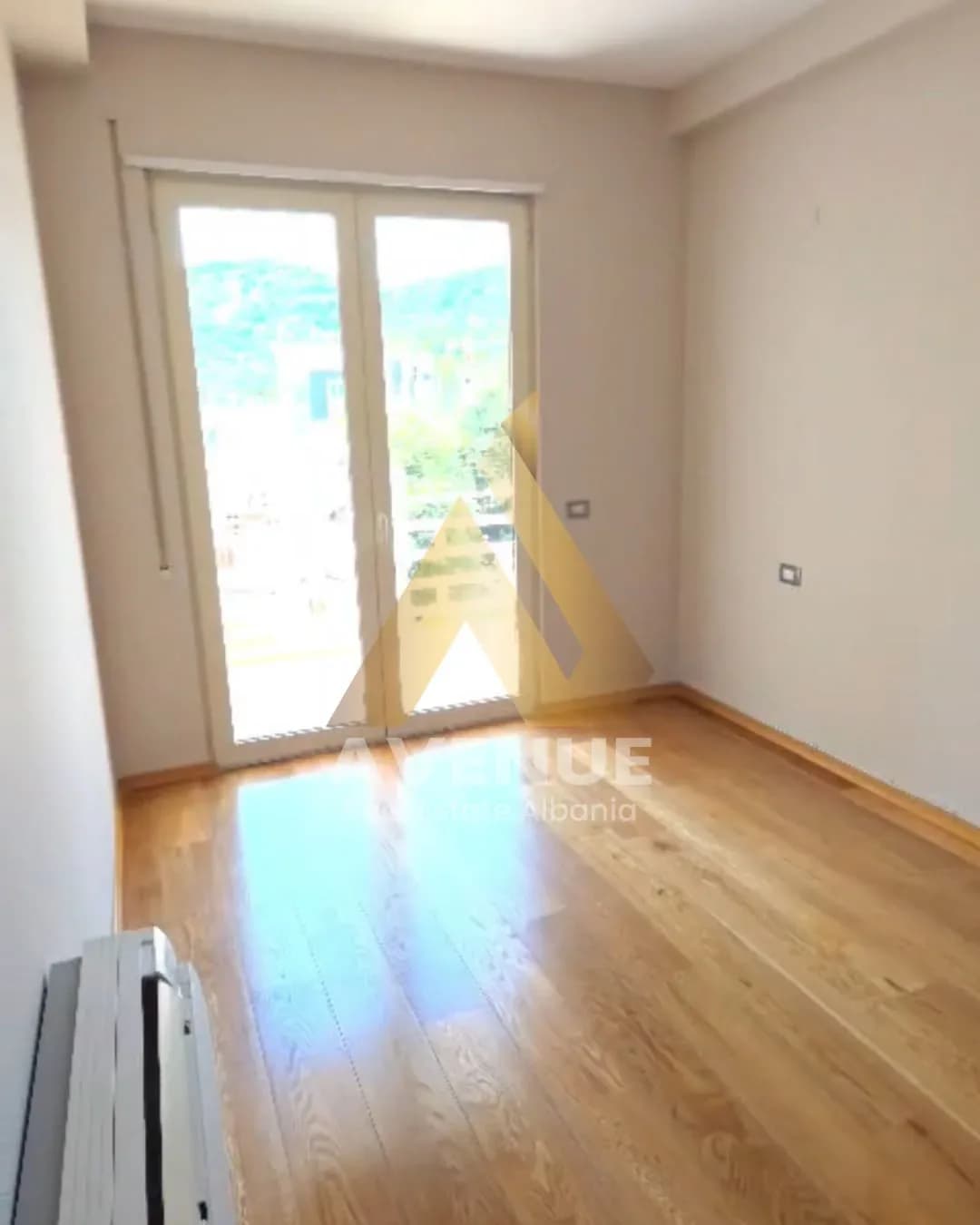 Shitet apartament 2+1 Liqeni i Thatë Tiranë