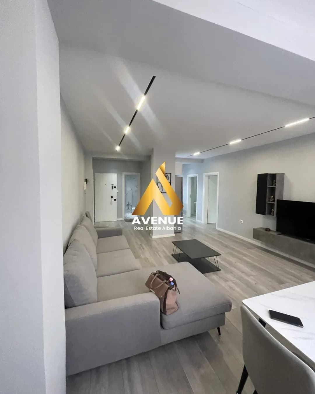 APARTAMENT ME QERA 2+1 21 DHJETORI 3
