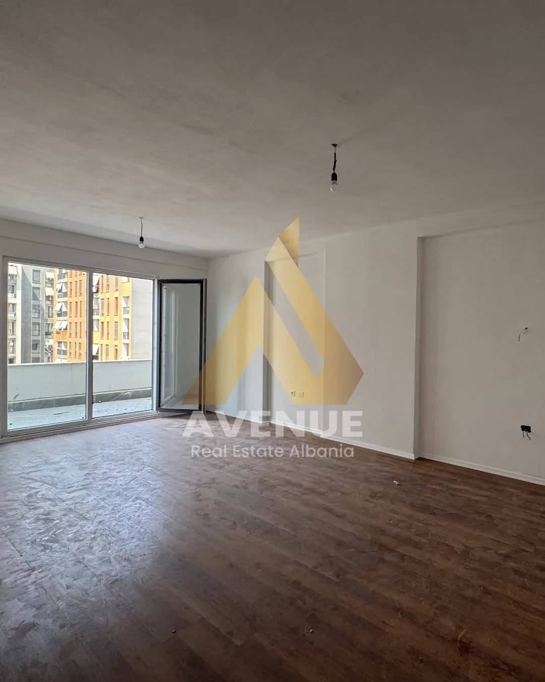 Shitet Apartament 2+1 me Verandë,Oxhaku, Tiranë