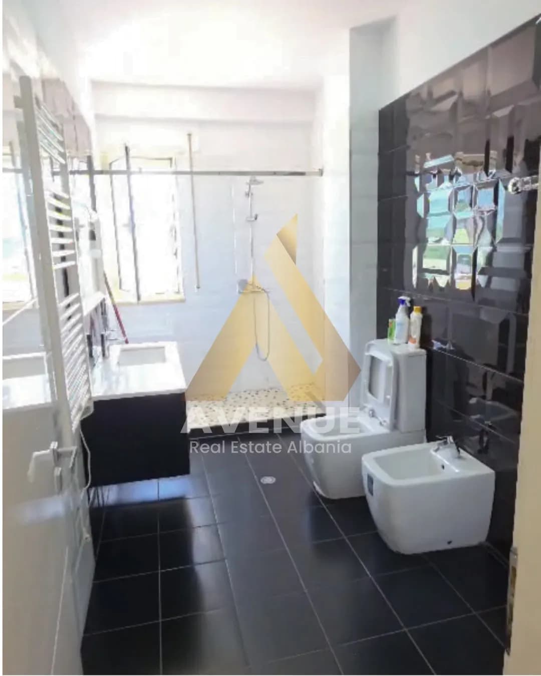 Shitet apartament 2+1 Liqeni i Thatë Tiranë