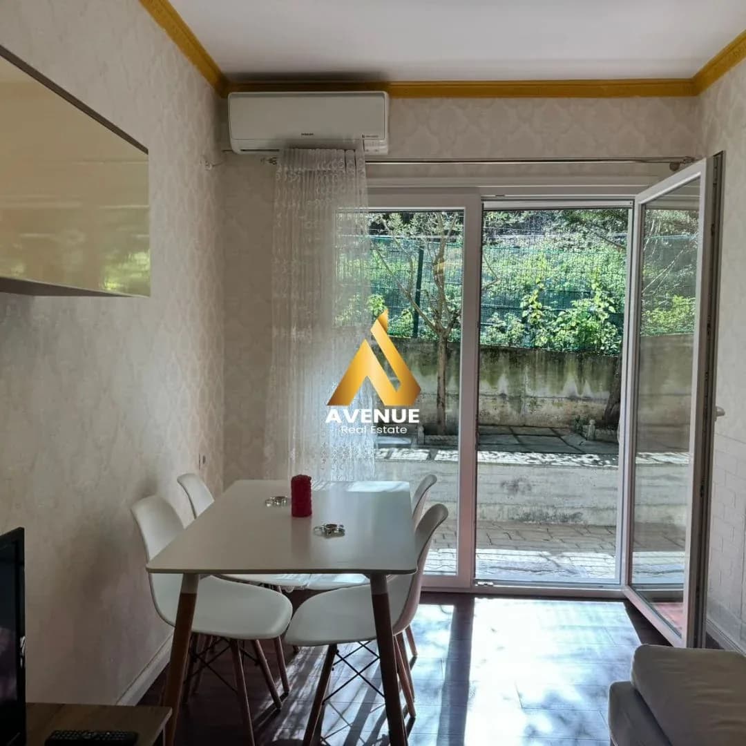 Jepet me qira apartament 2+1 te Liqeni i Thatë (buzë liqenit)
