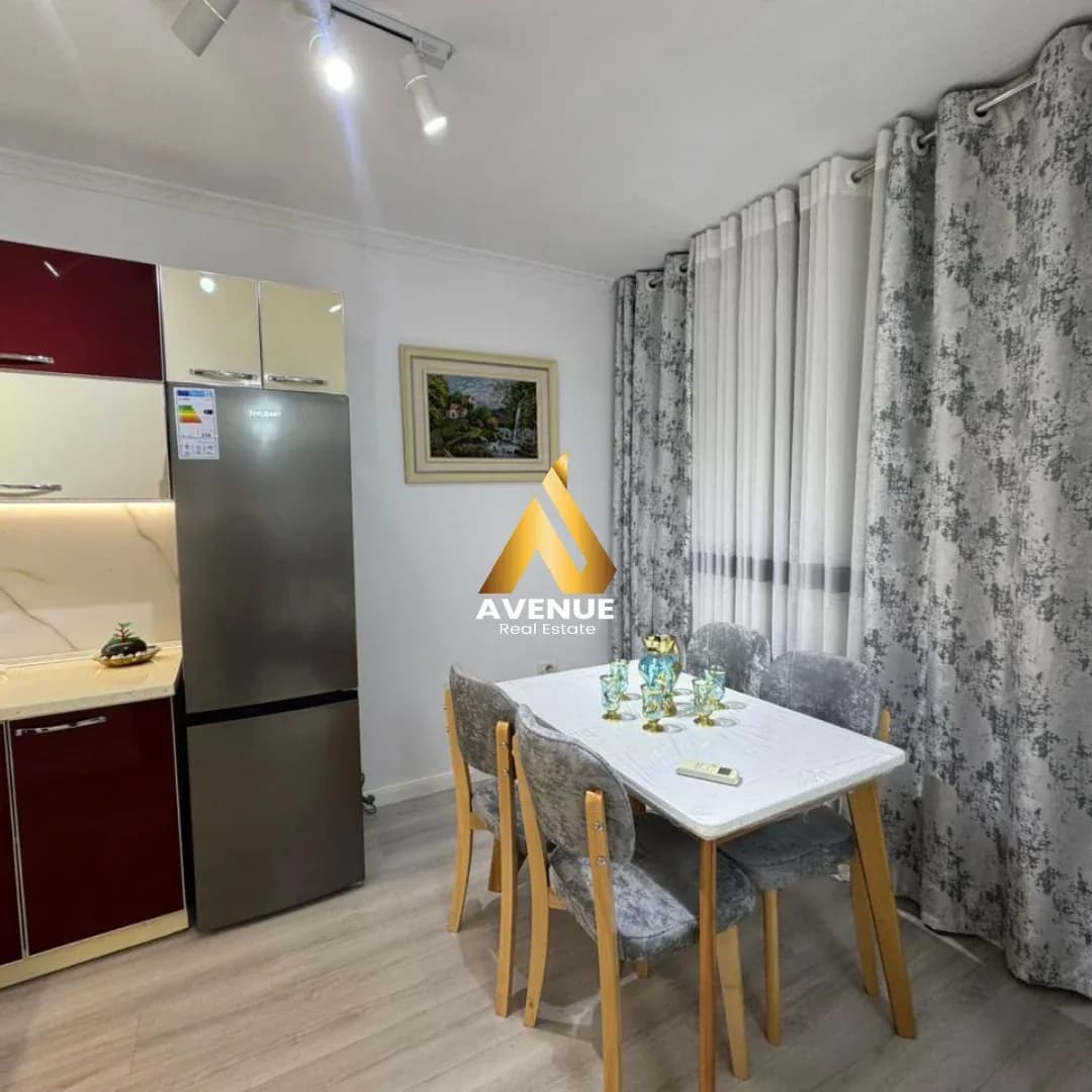Shitet Apartament 1+1 – Pranë Pallateve Cabej 3