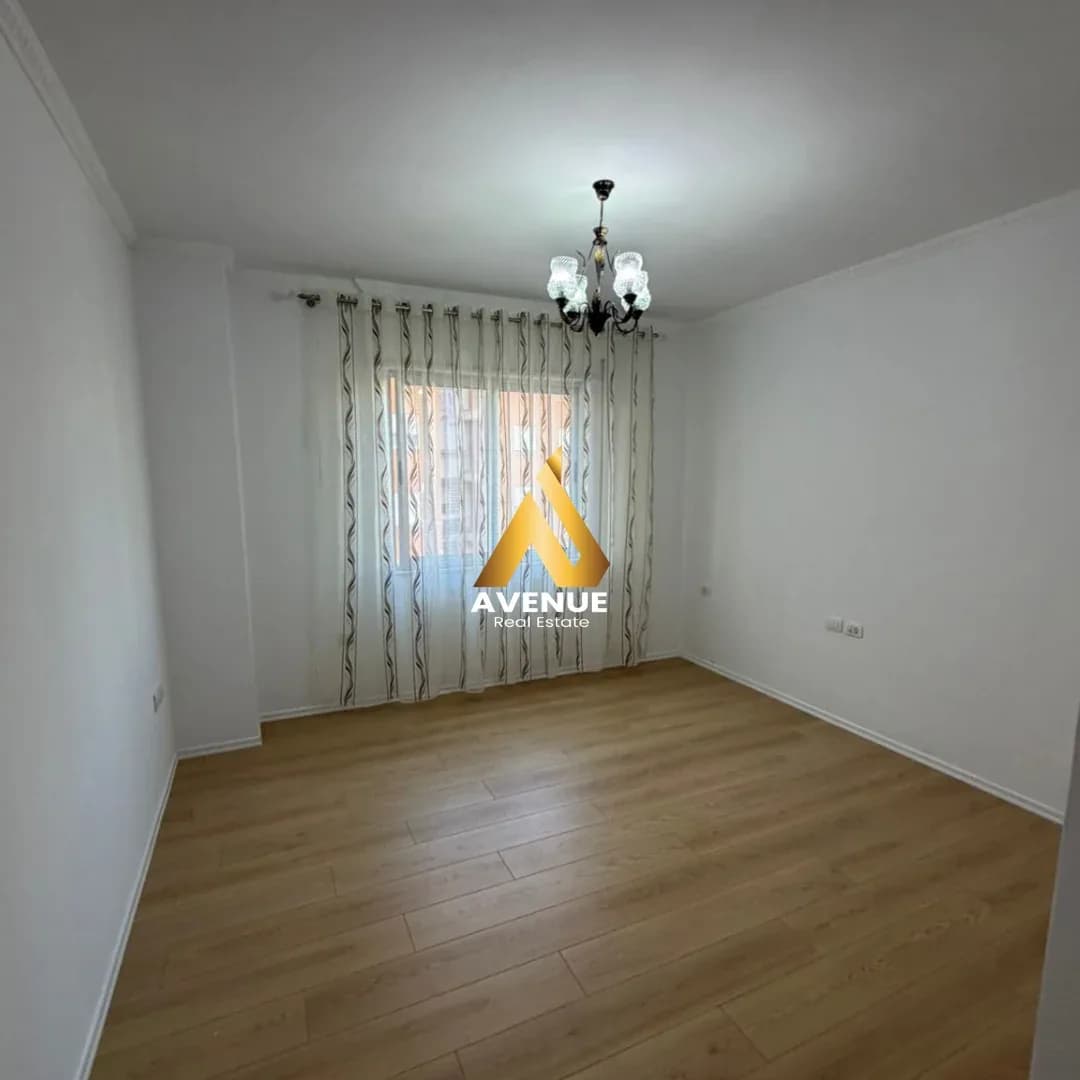 Shitet apartament 1+1– Fresk 2