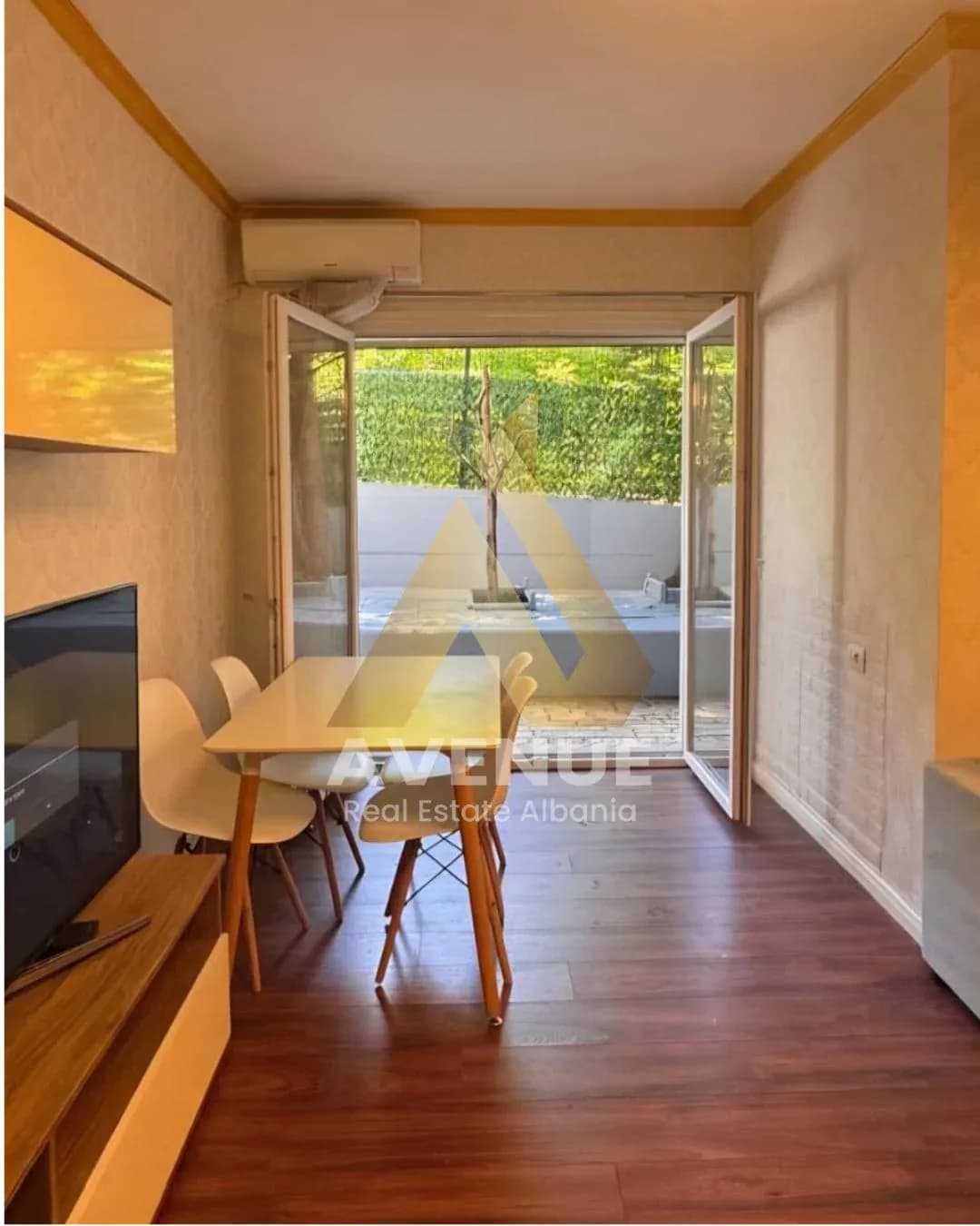 JEPET ME QERA APARTAMENT 2+1+ VERANDË, LIQENI I THATE , TIRANË