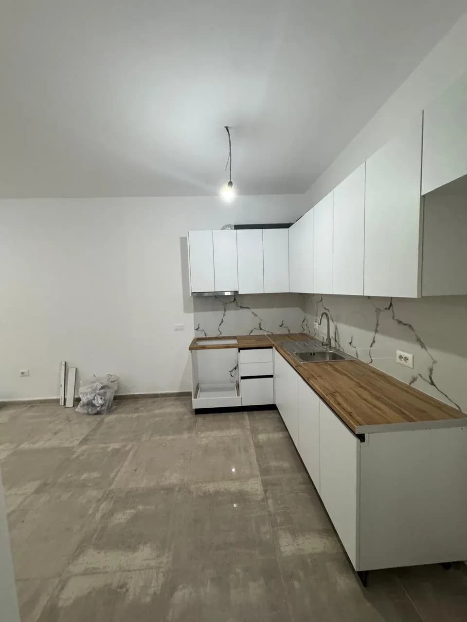 APARTAMENT NË SHITJE YZBERISHT TIRANË 2