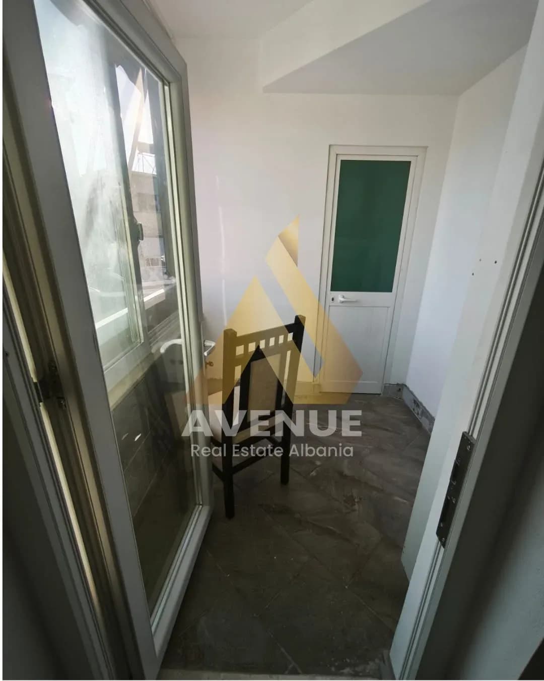 APARTAMENT 2+1 ME QERA MBRAPA SHKOLLËS VASIL SHANTO, TIRANË