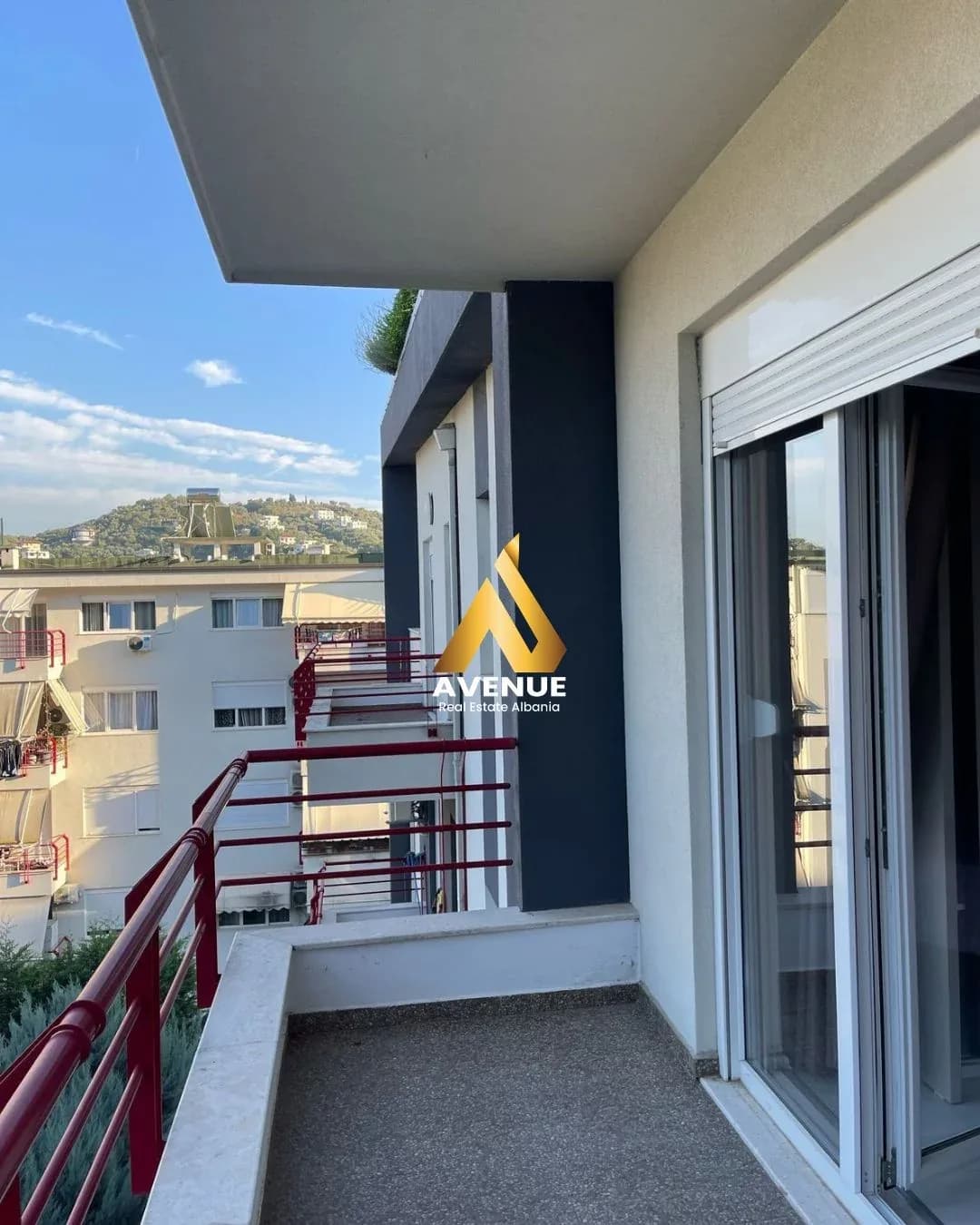 JEPET ME QERA APARTAMENT LUKSOZ 3+1+2 – LIQENI I THATË, TIRANË