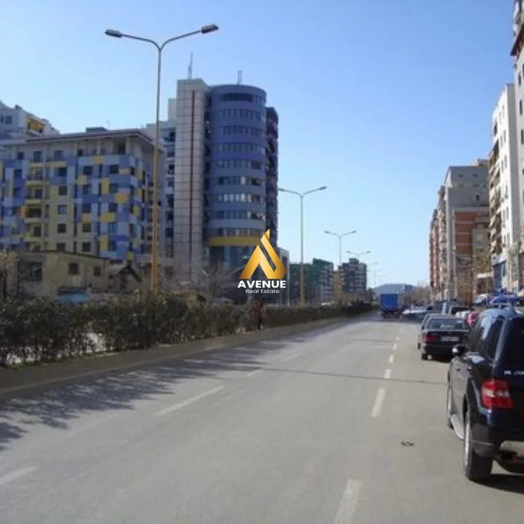 2 Poste Parkimi në Shitje – Rruga e Kavajës 3