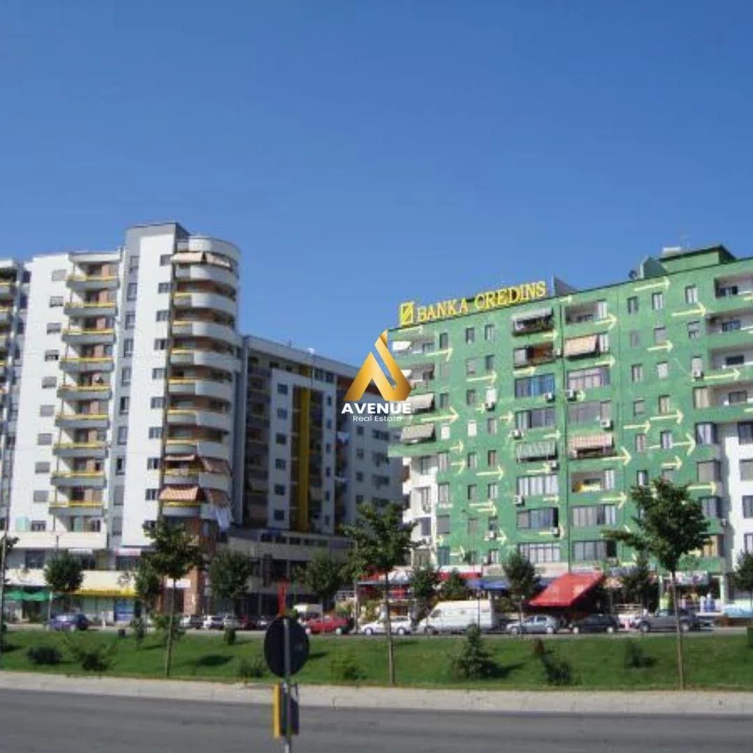 AMBIENT ME QIRA – PALLATI ME SHIGJETA, TIRANË 4