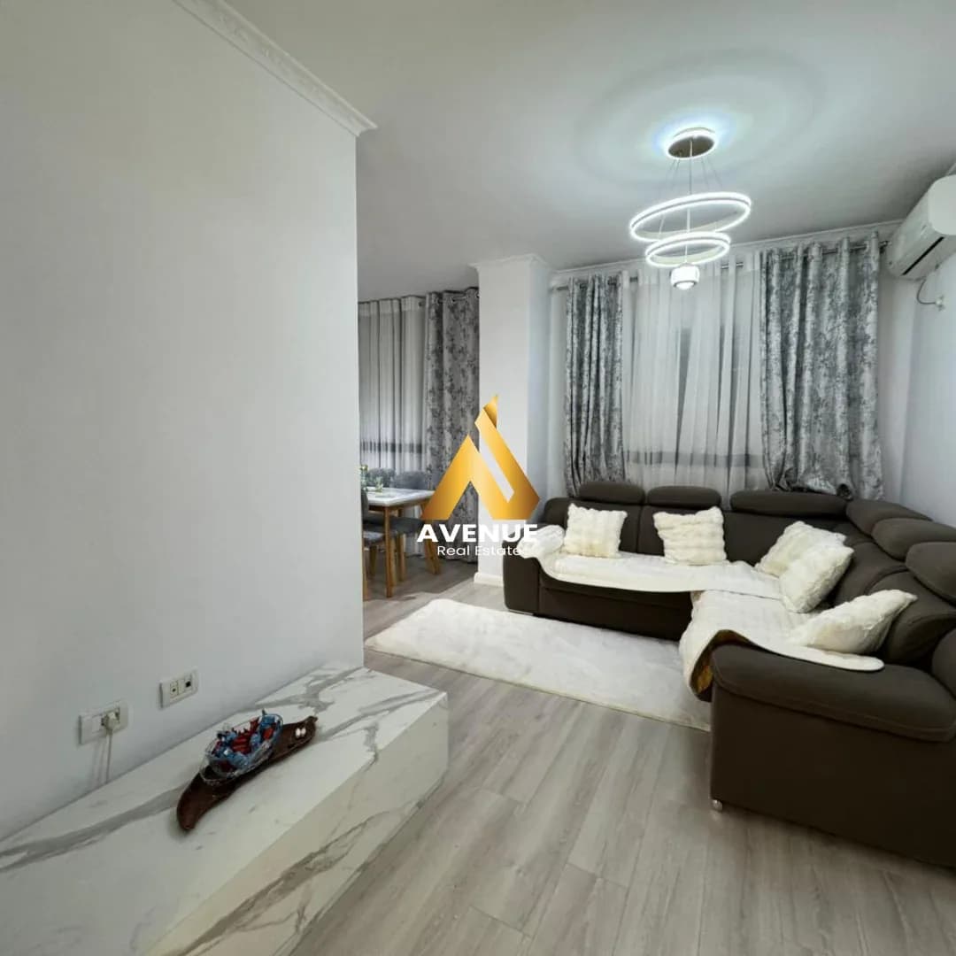 Shitet Apartament 1+1 – Pranë Pallateve Cabej
