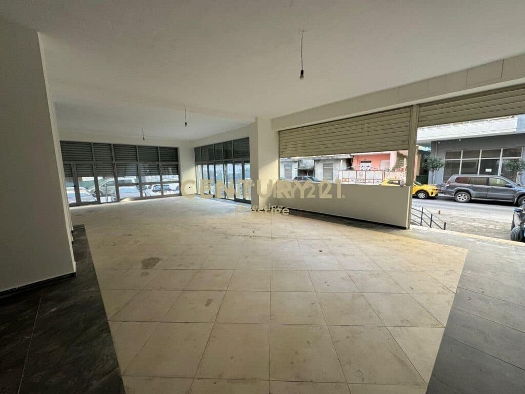 AMBIENT KOMERCIAL ME QIRA NE LUNGOMARE-VIJE E DYTE, VLORE! 3