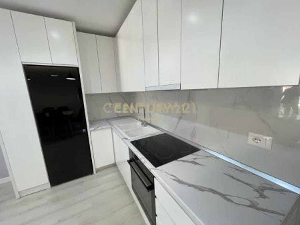 APARTAMENT 2+1+2 ME QIRA, PRANE AMBASADES AMERIKANE, TIRANE! 4
