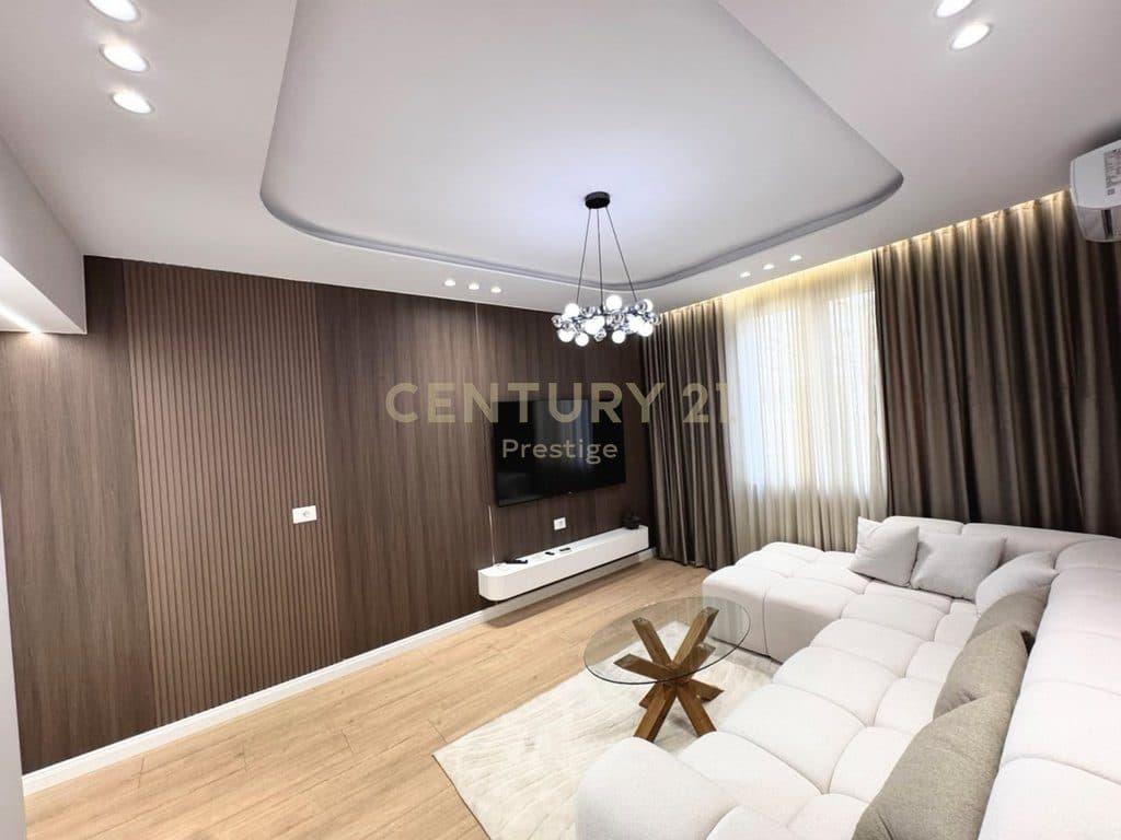 APARTAMENT 1+1 ME QIRA, PRANE STADIUMIT DINAMO! 2