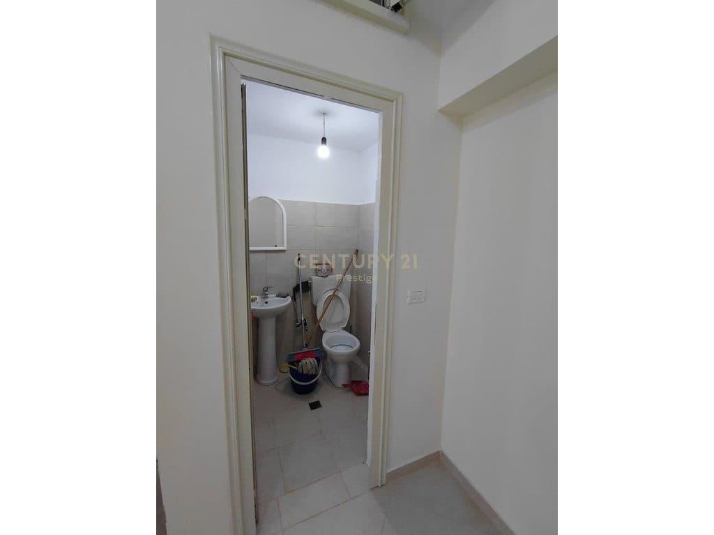 AMBIENT KOMERCIAL NE SHITJE, VENDOSUR TEK TREGU ELEKTRIK, TIRANE! 3