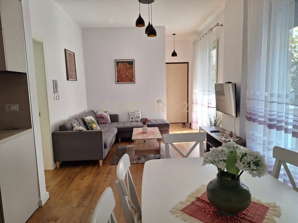 APARTAMENT 2+1+2 ME QIRA, PRANE AMBASADES AMERIKANE! 3