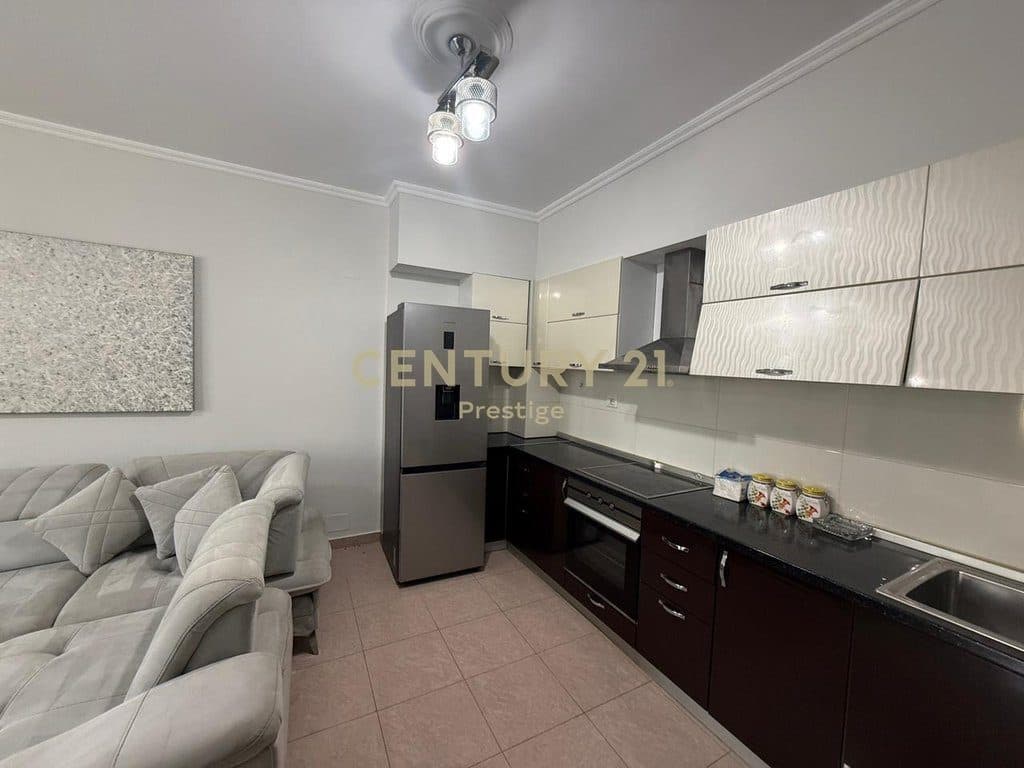 APARTAMENT 3+1+2 ME QIRA, RRUGA E KAVAJES! 3