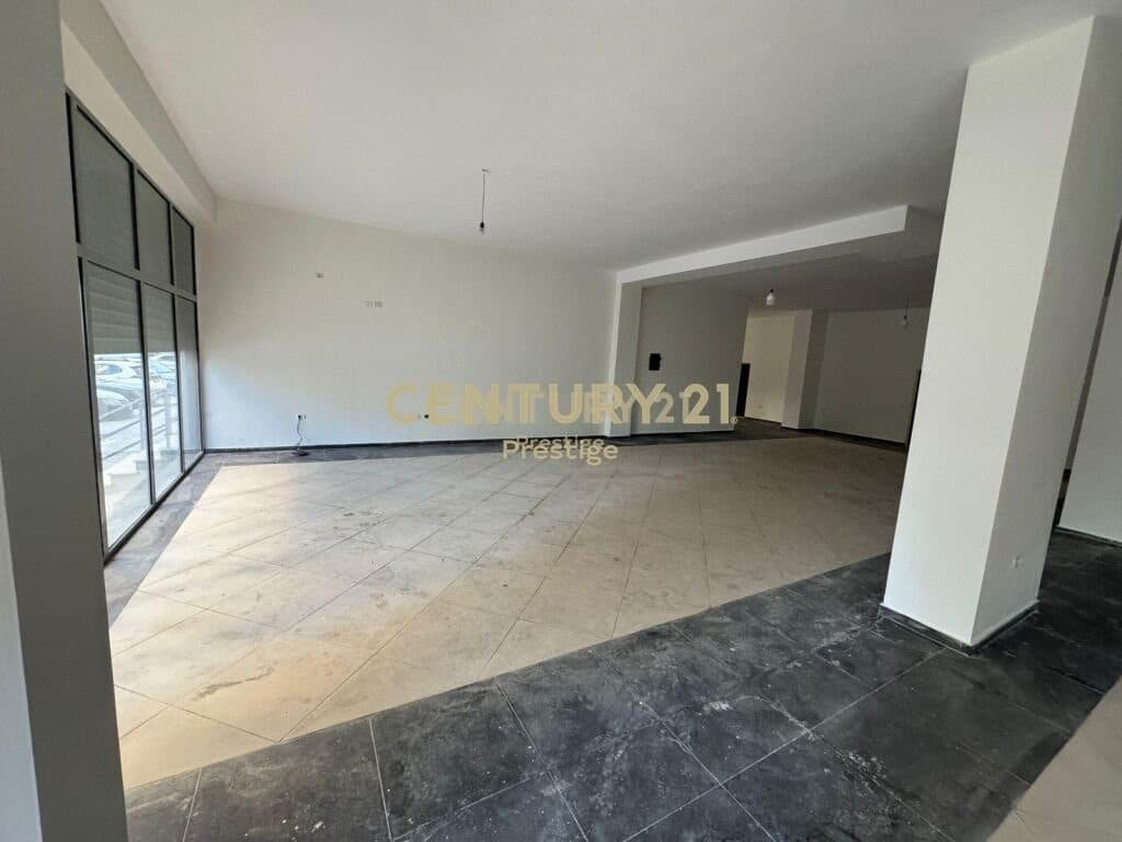 AMBIENT KOMERCIAL ME QIRA NE LUNGOMARE-VIJE E DYTE, VLORE! 2