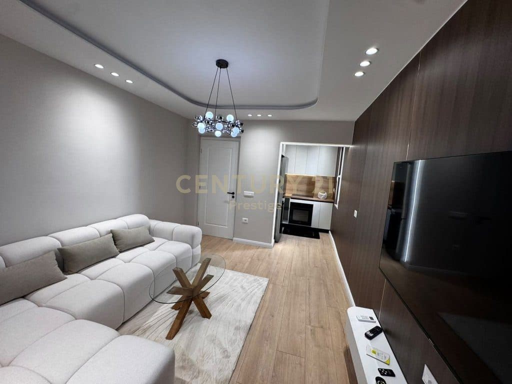 APARTAMENT 1+1 ME QIRA, PRANE STADIUMIT DINAMO! 4