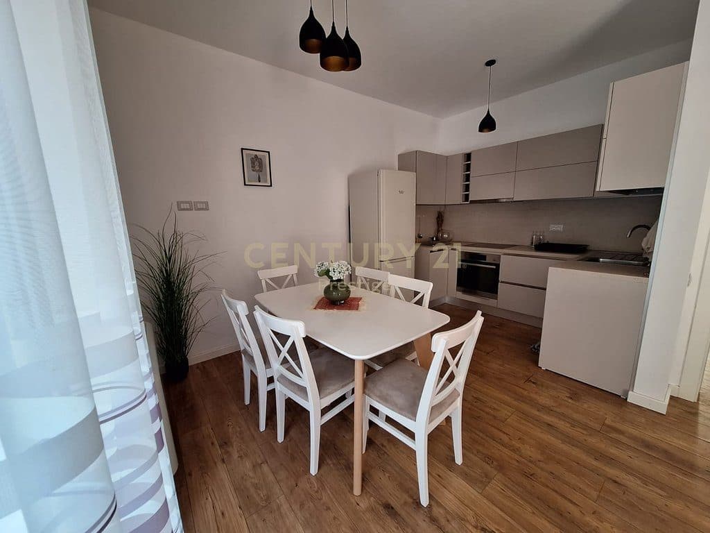 APARTAMENT 2+1+2 ME QIRA, PRANE AMBASADES AMERIKANE! 4