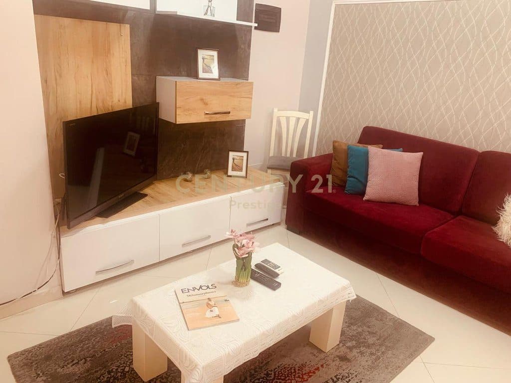 APARTAMENT 1+1 ME QIRA PËRBALLË KISHËS KATOLIKE 2