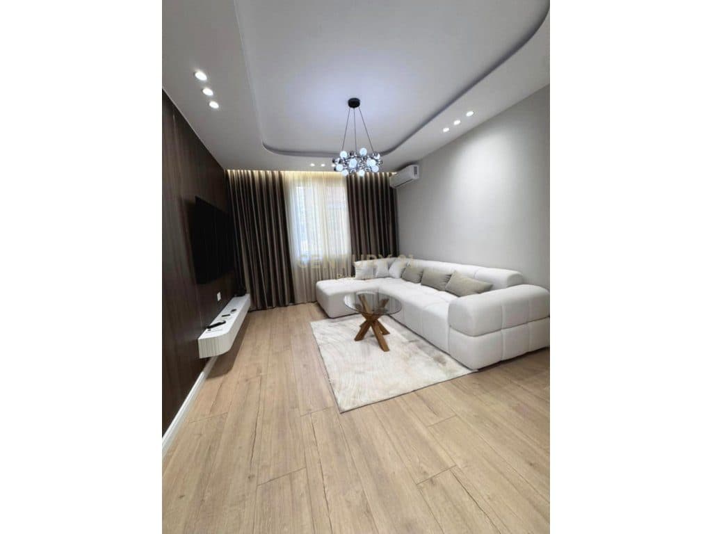 APARTAMENT 1+1 ME QIRA, PRANE STADIUMIT DINAMO!