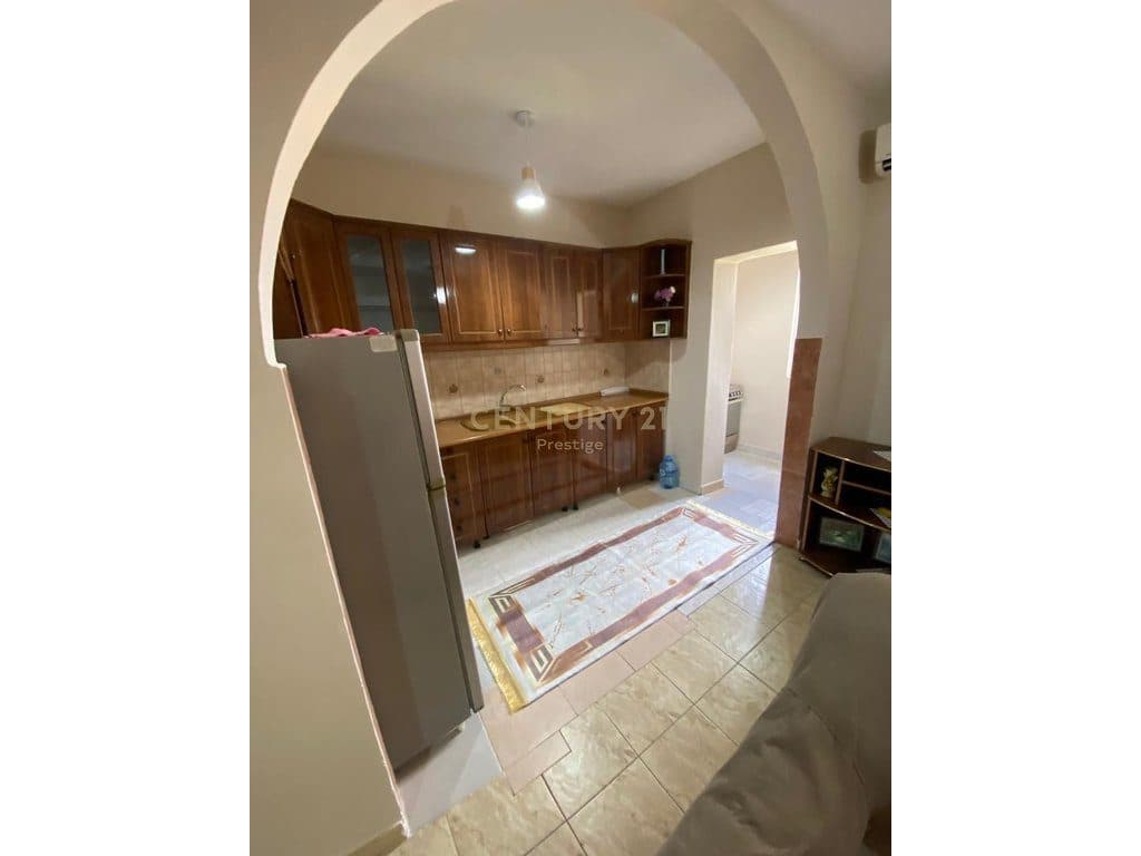 APARTAMENT 2+1 ME QIRA | RRUGA ALI VISHA, MBRAPA AMBASADËS AMERIKANE! 2