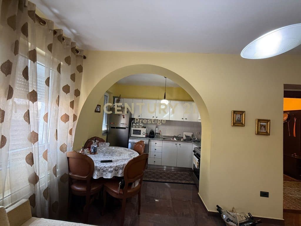 JEPET ME QIRA APARTAMENT 2+1 I VENDOSUR TEK "RRUGA FORTUZI! 4