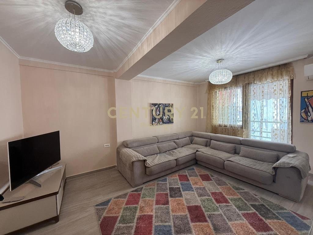 APARTAMENT 1+1 NE SHITJE "BULEVARDI ZOGU PARE", TIRANE! 2