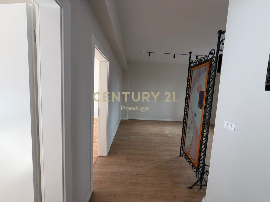 APARTAMENT 2+1 ME QIRA, PRANE QENDRES TEK PAZARI I RI MBI NEPTUN, TIRANE! 4