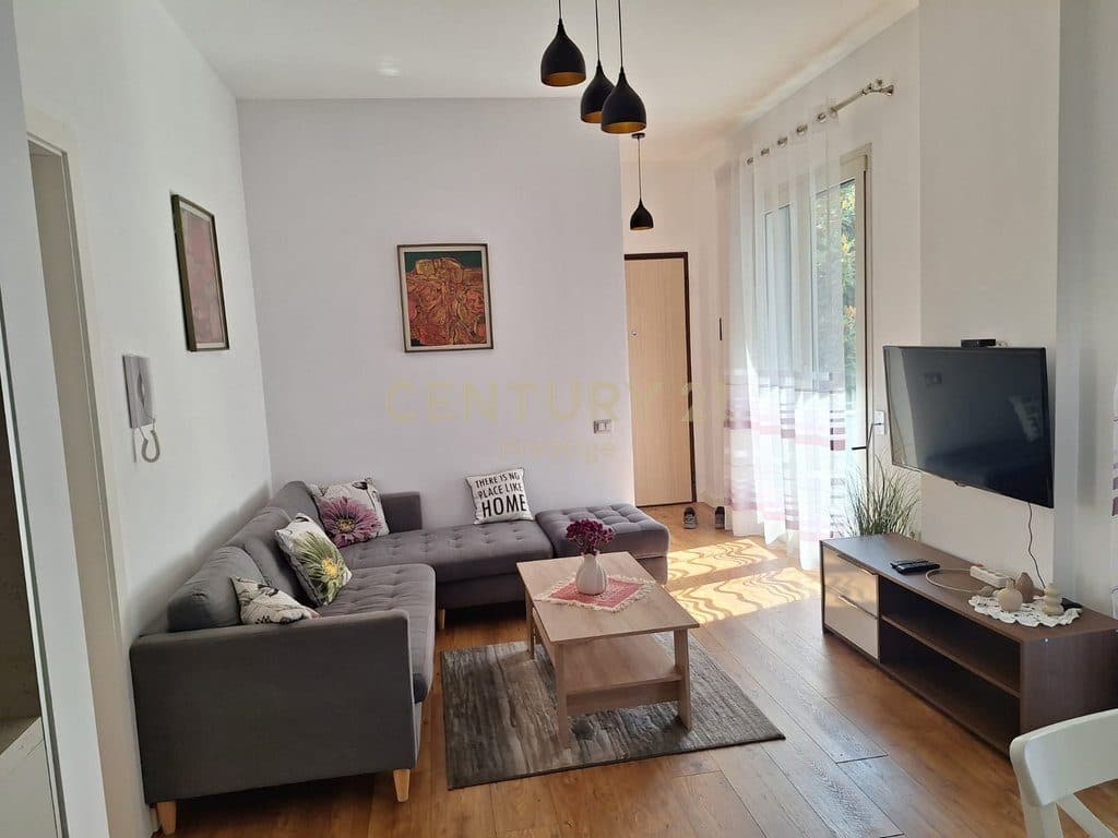 APARTAMENT 2+1+2 ME QIRA, PRANE AMBASADES AMERIKANE!