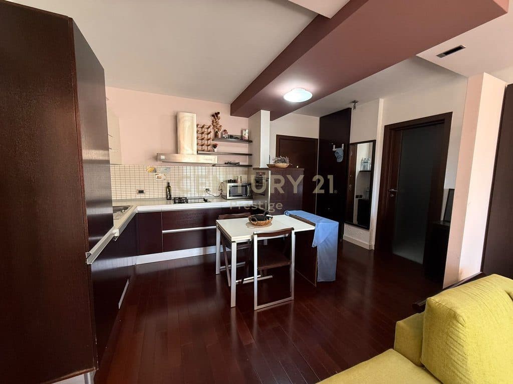 APARTAMENT 1+1 ME QIRA, RRUGA ELBASAN! 3